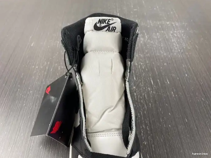 HYPE Jordan White High BQ4422-001 (2023) Retro 1 85 Black 0405